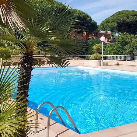 Proche Port Et Plages, Piscine *