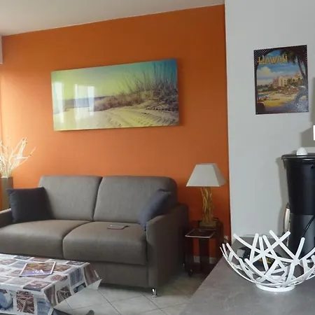 Proche Port Et Plages, Piscine * Ιέρ